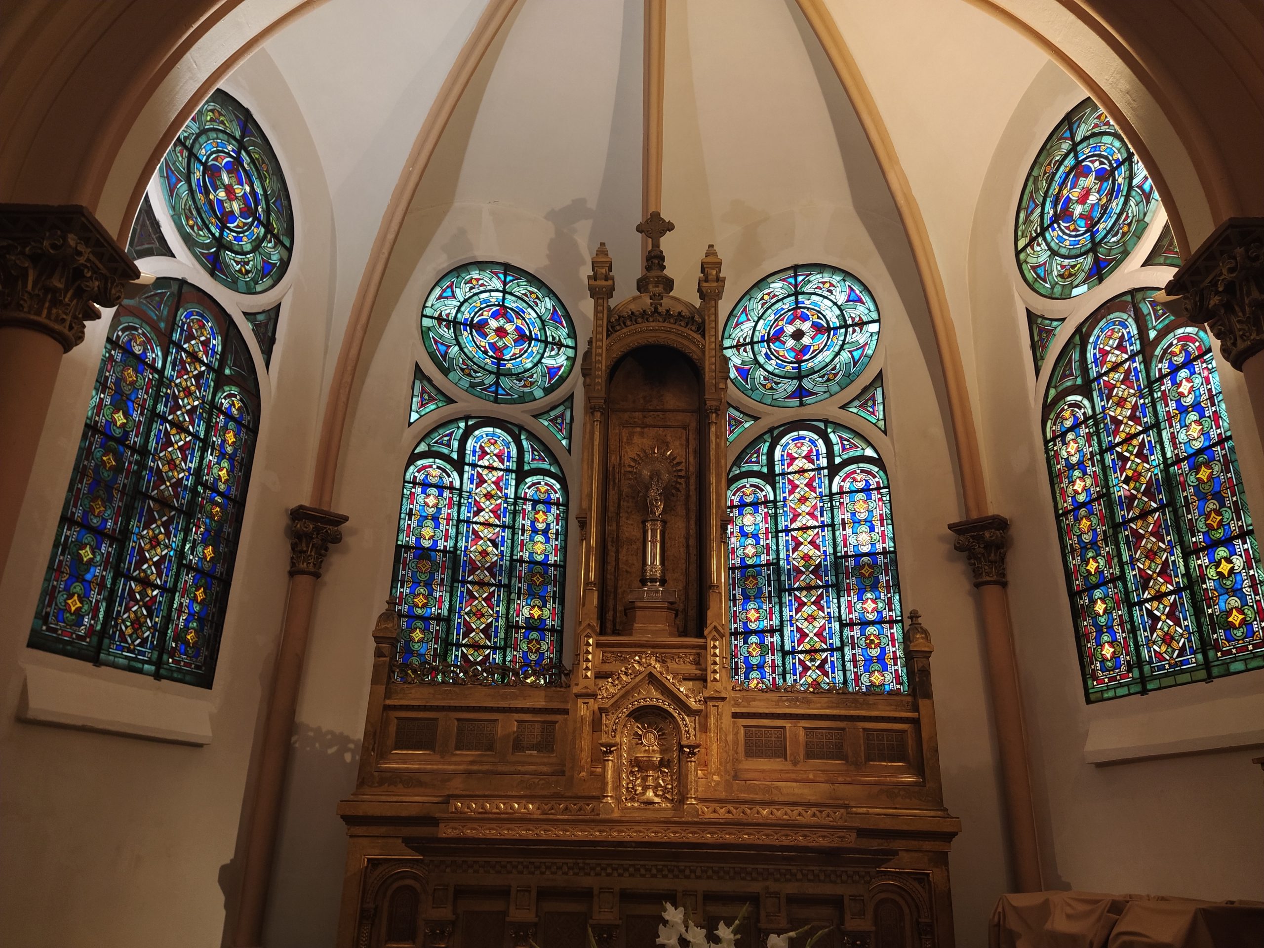 2019.- Restauración de todas las vidrieras de la iglesia de San José de la Montaña en Bilbao