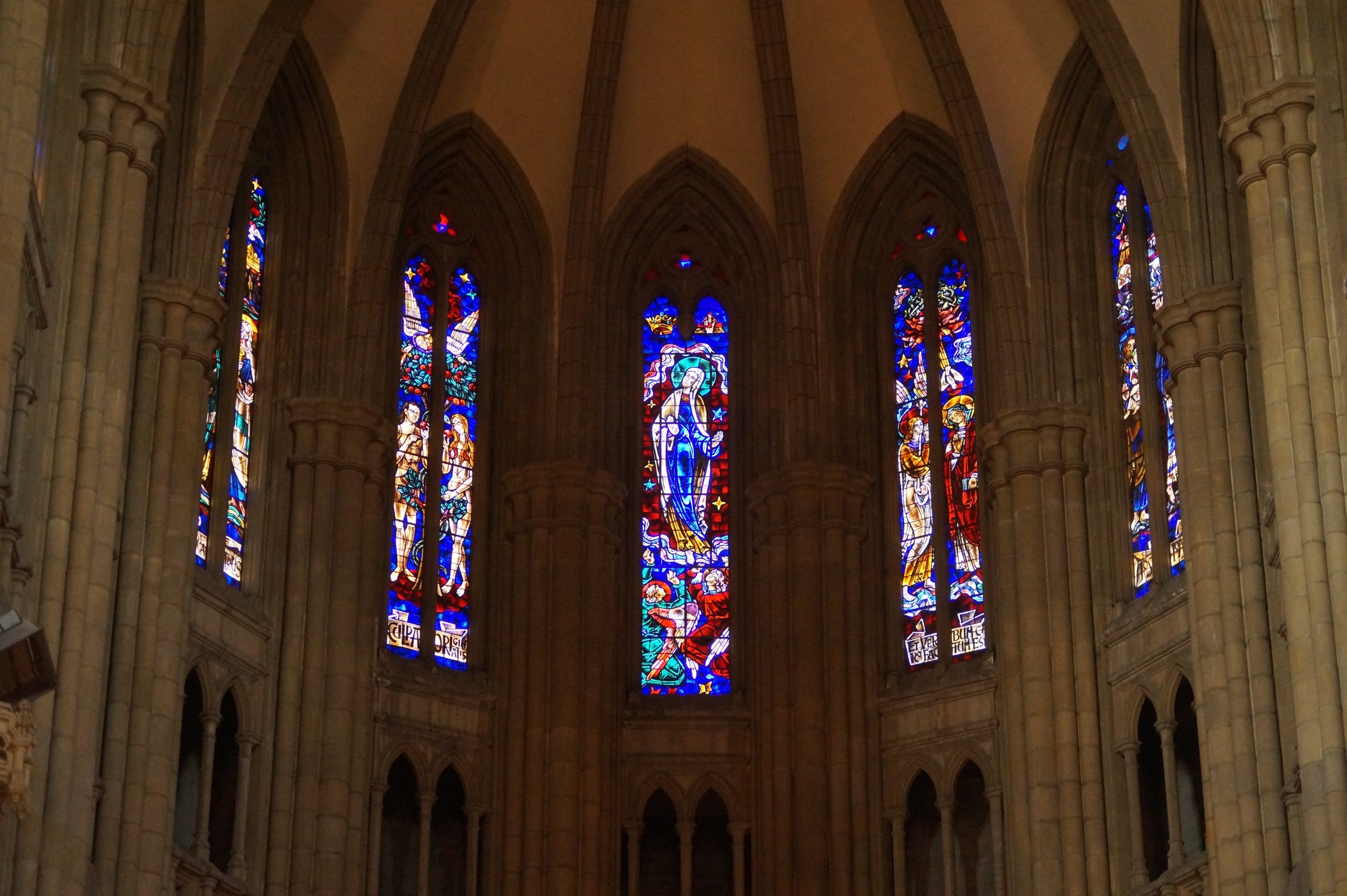 2024.- Restauración de varios paneles del presbiterio de la Catedral de María Inmaculada de Vitoria-Gasteiz